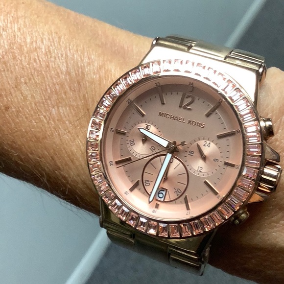 Michael Kors Dylan MK5412 Rose Tone Watch - Picture 2 of 8